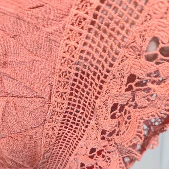 Off shoulder lace hem shirt - Picture 5 of 6